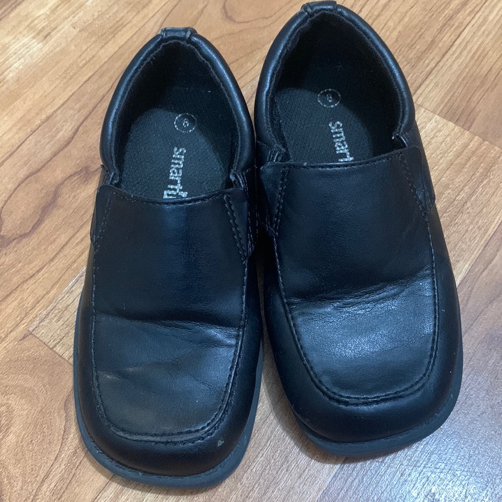 Boys Smartfit slip on black dress shoes size 8